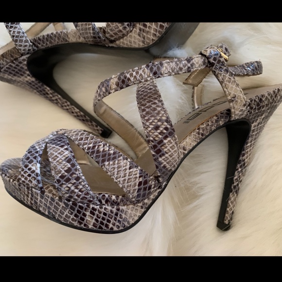 MODA Snake Skin Print Strappy Around Ankle Stiletto High Heels NWOT Size 6.5 - Picture 2 of 10
